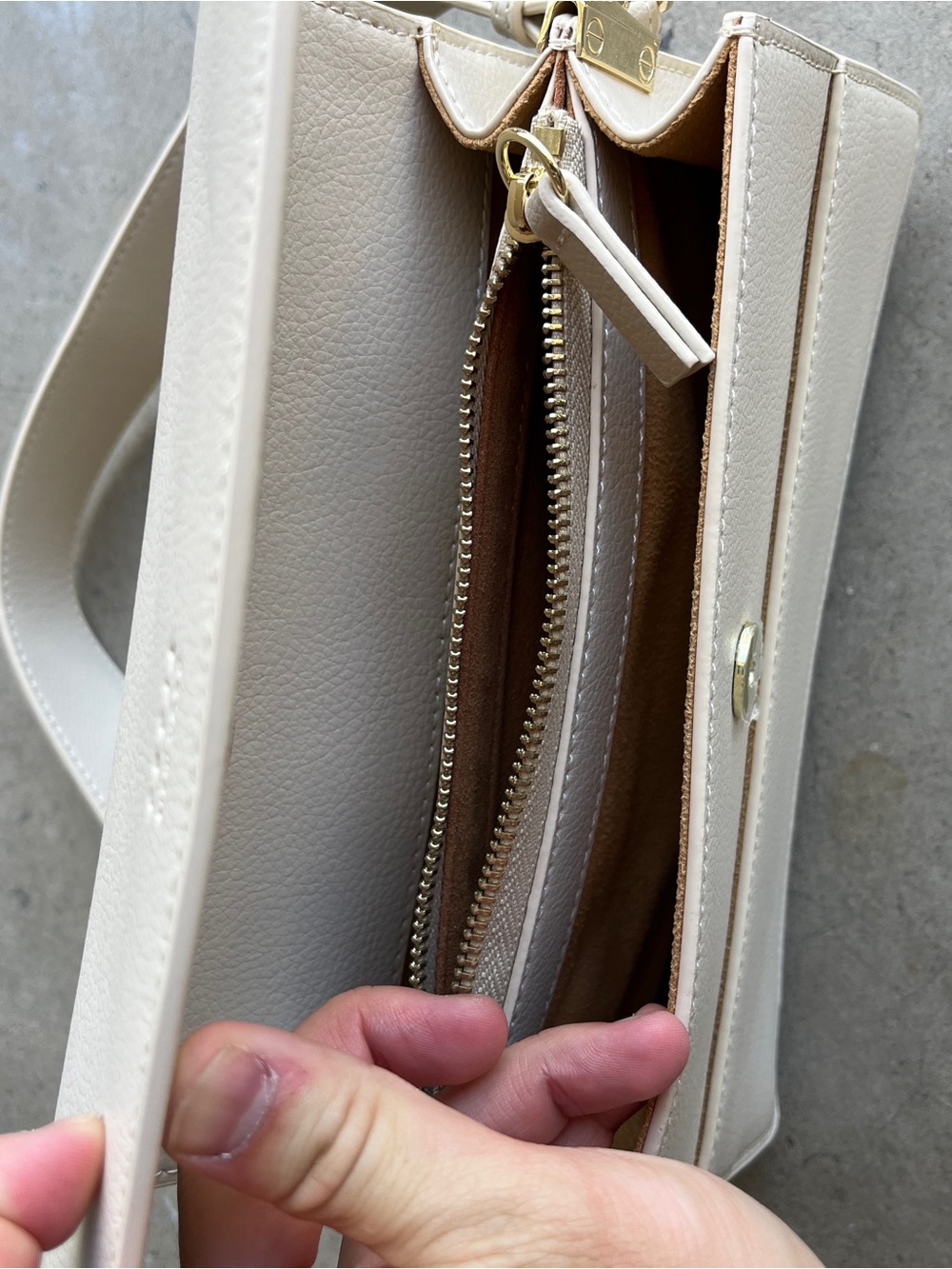 Freja New York Cream Shoulder Bag - Picture 7 of 10